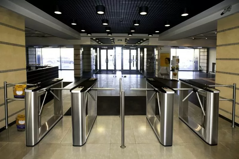 Контроль входа и турникеты в Бизнес центре в 